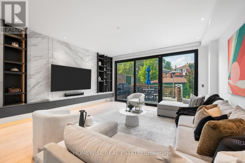 20 Clovelly Avenue, Toronto (oakwood Village)