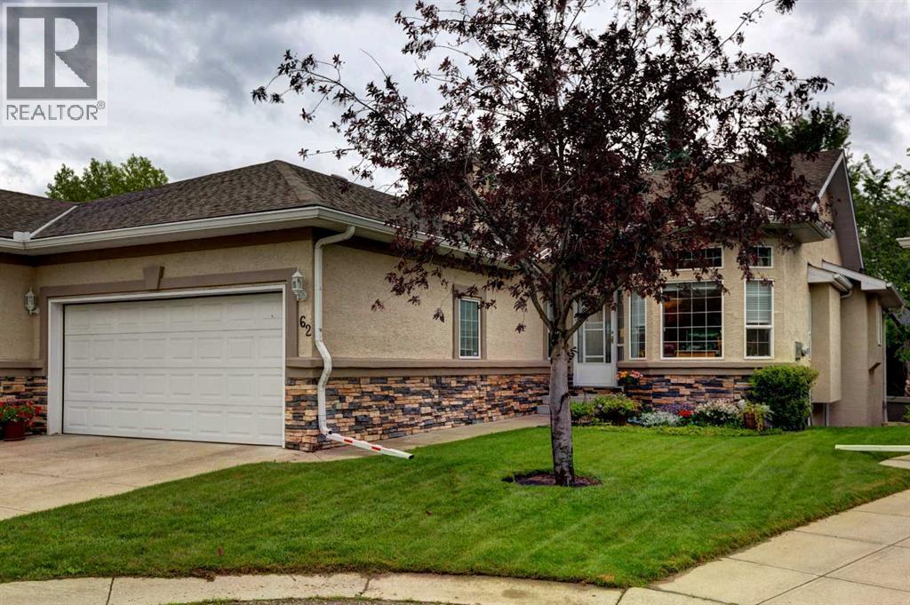 62 Mt Mckenzie Villas Se, Calgary