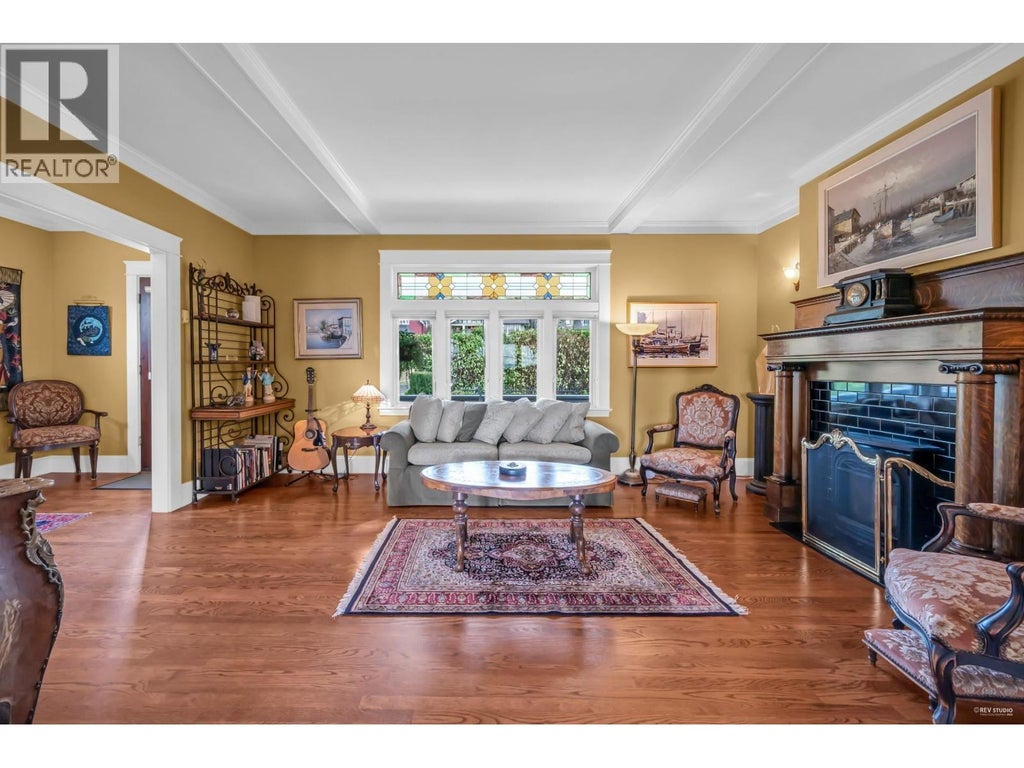 255 W 6th Street, North Vancouver