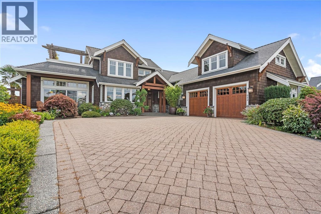942 Bluffs Drive, Qualicum Beach