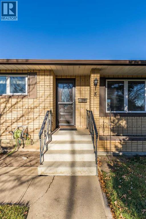 8 Ross Glen Green Se, Medicine Hat