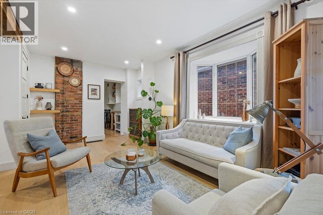 2 1/2 East 23rd Street, Hamilton