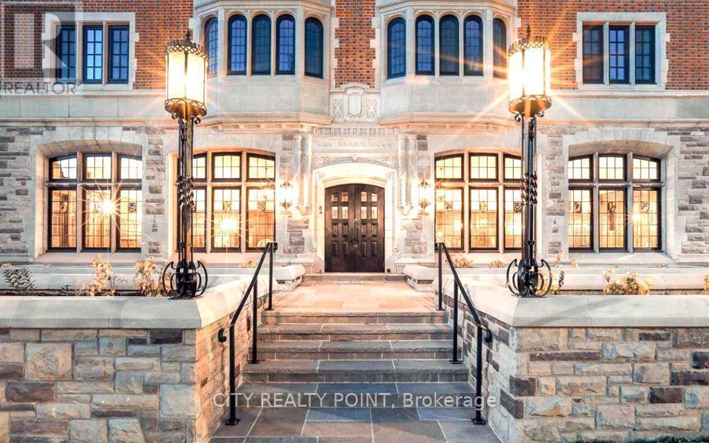 402 - 2 Clarendon Avenue, Toronto (casa Loma)