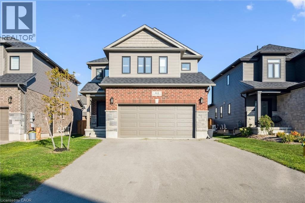44 Halls Drive, Elora