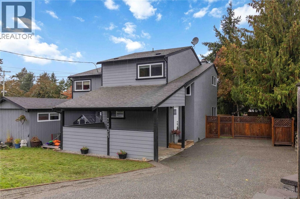 7004 Wallace Drive, Central Saanich