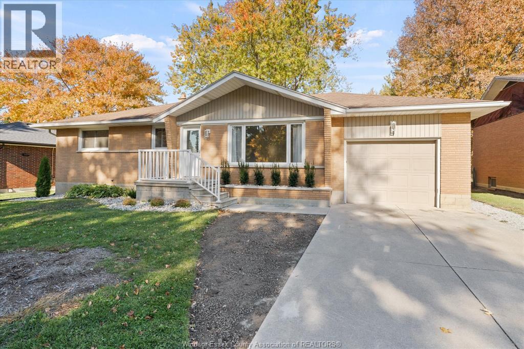98 Commissioner Drive, Kingsville