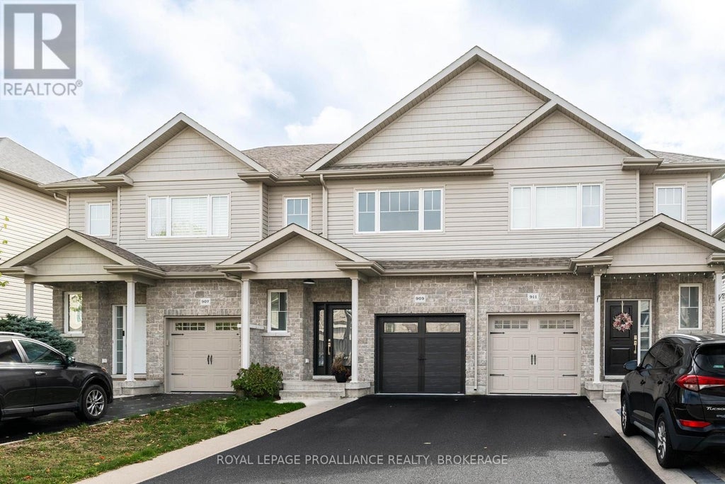 909 Blossom Street, Kingston (city Northwest)