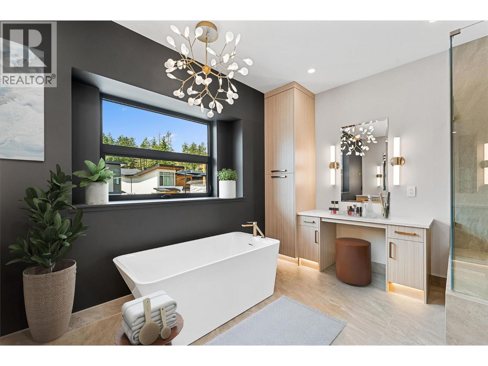 10313 Long Road. Lake Country, British Columbia