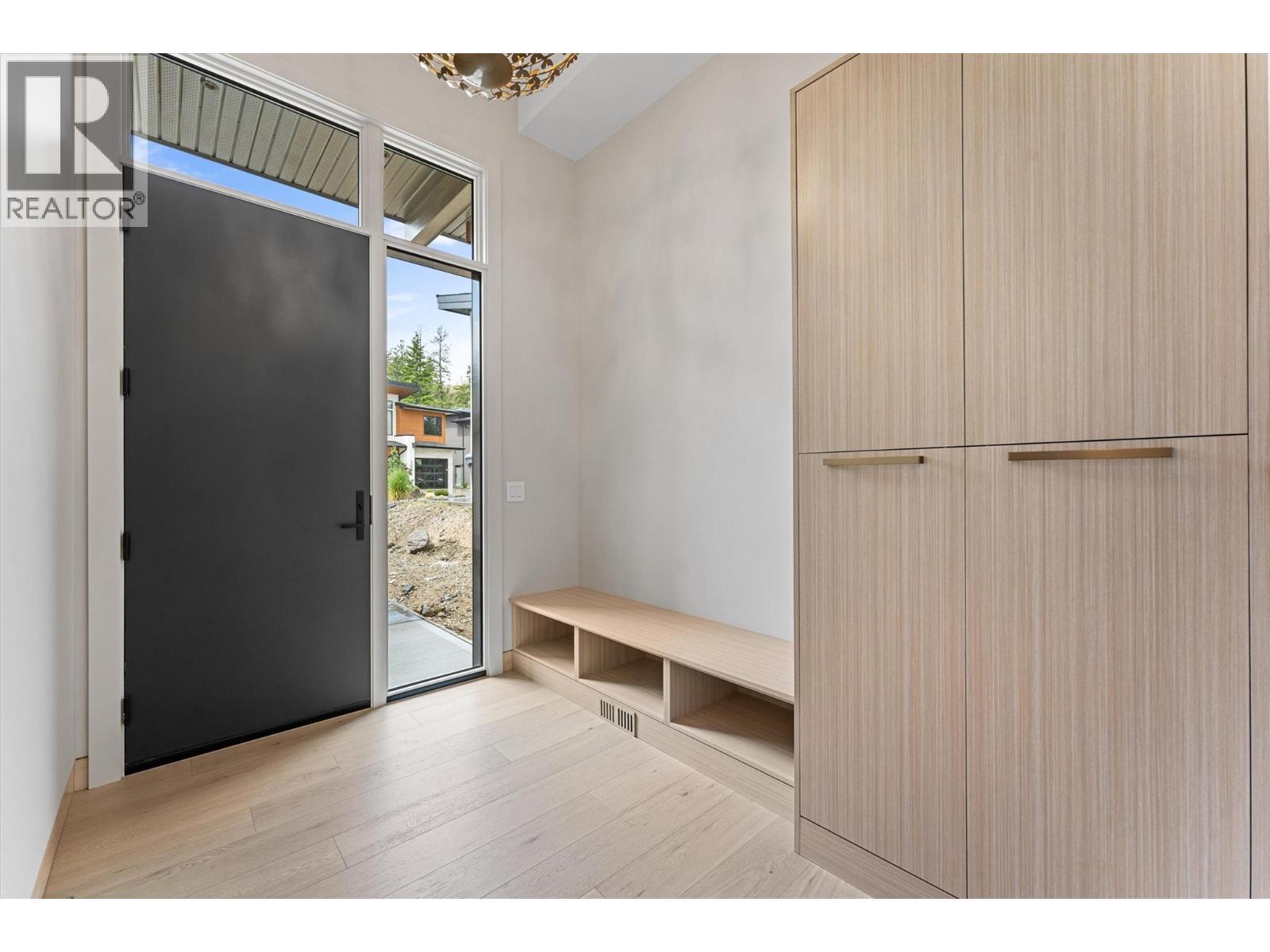 10313 Long Road. Lake Country, British Columbia