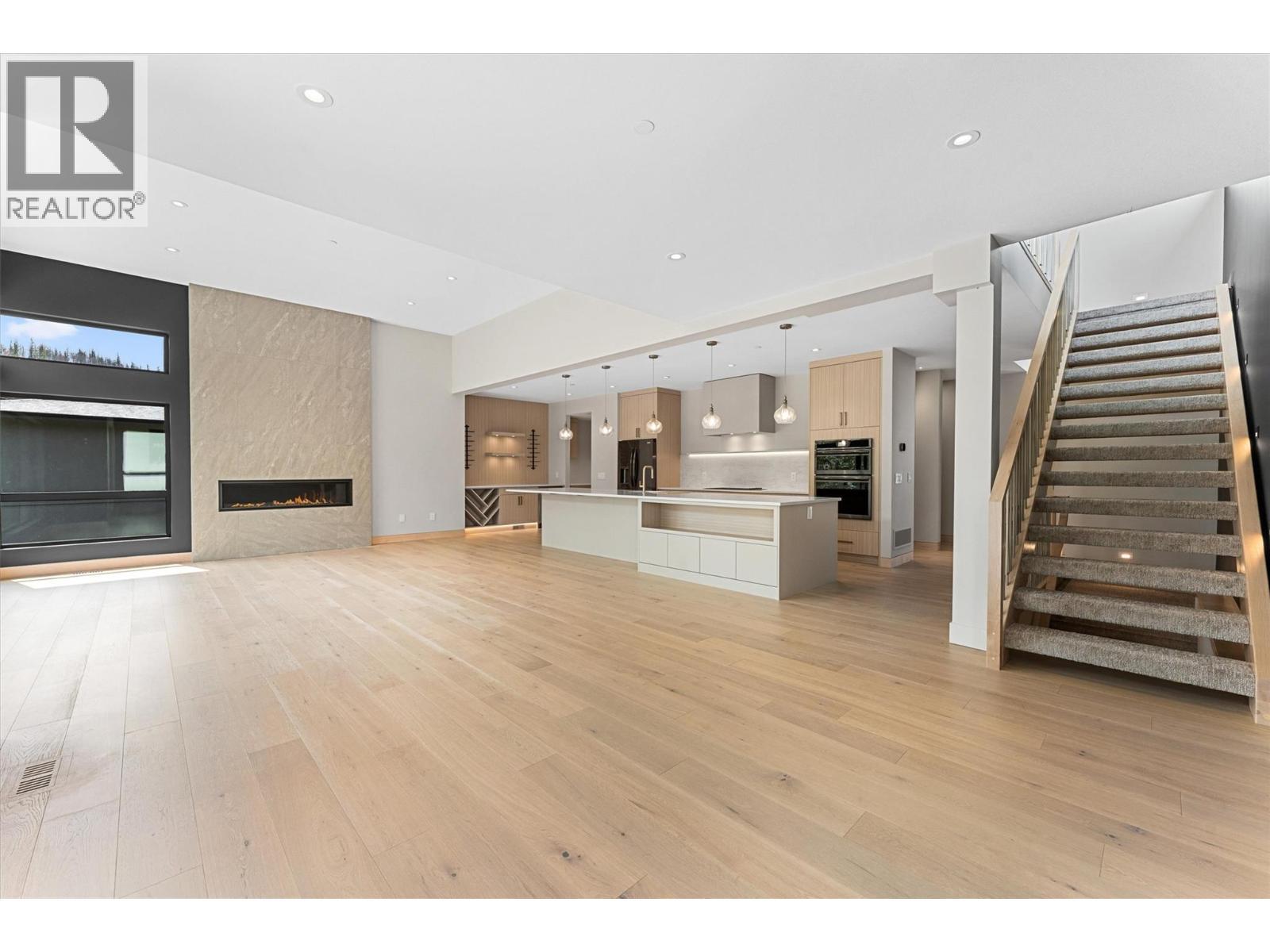 10313 Long Road. Lake Country, British Columbia