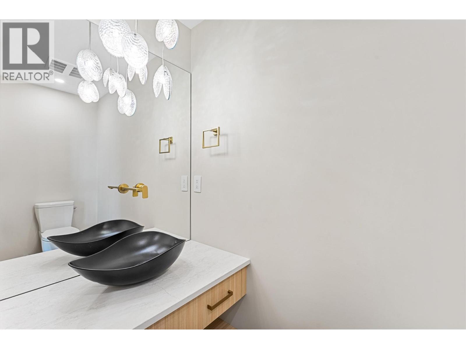 10313 Long Road. Lake Country, British Columbia