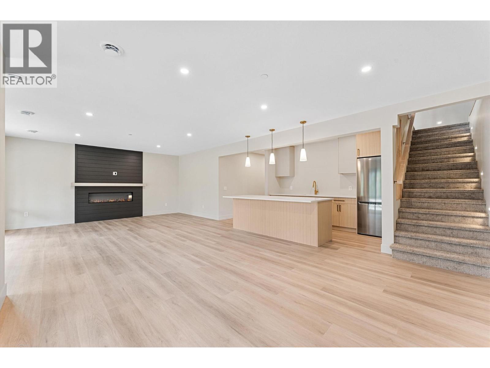 10313 Long Road. Lake Country, British Columbia