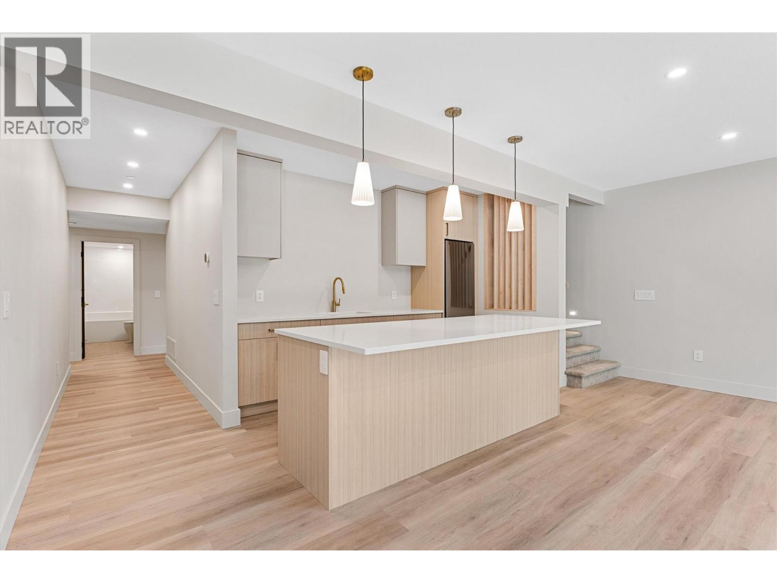 10313 Long Road. Lake Country, British Columbia