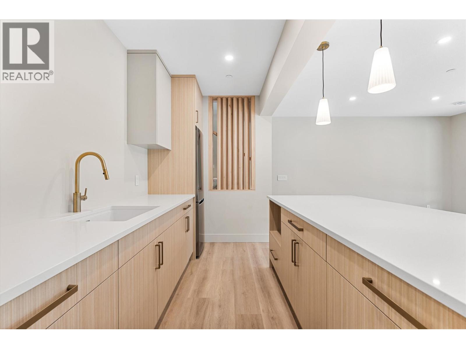 10313 Long Road. Lake Country, British Columbia