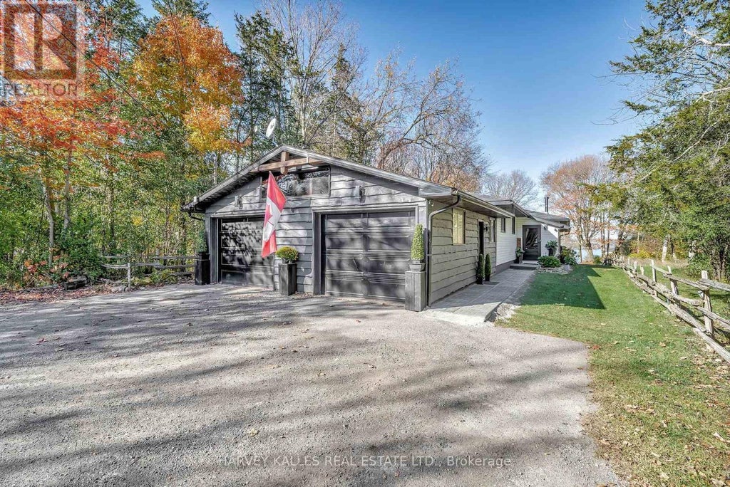 12130 Loyalist Parkway, Prince Edward County (hallowell Ward)