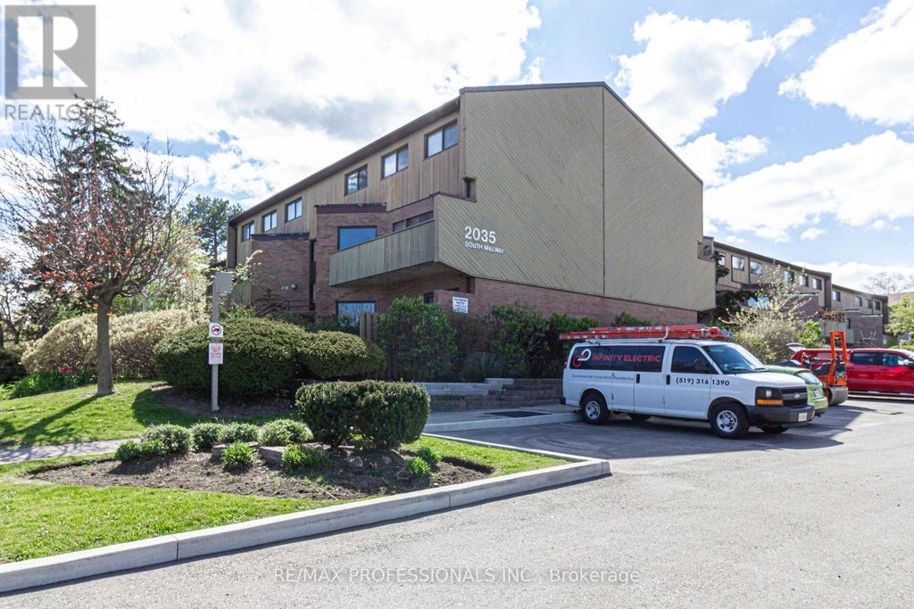 49 - 2035 South Millway, Mississauga (erin Mills)