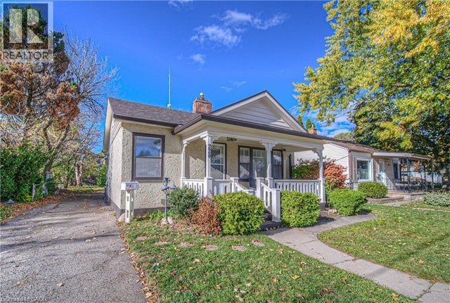 220 Schlueter Drive, Cambridge