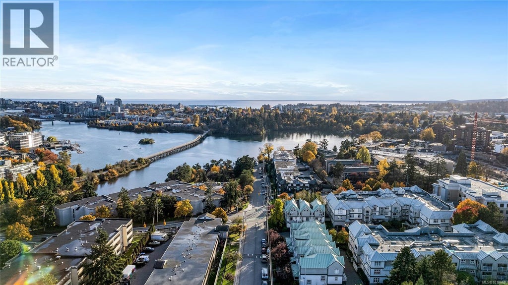 111 3010 Washington Ave, Victoria