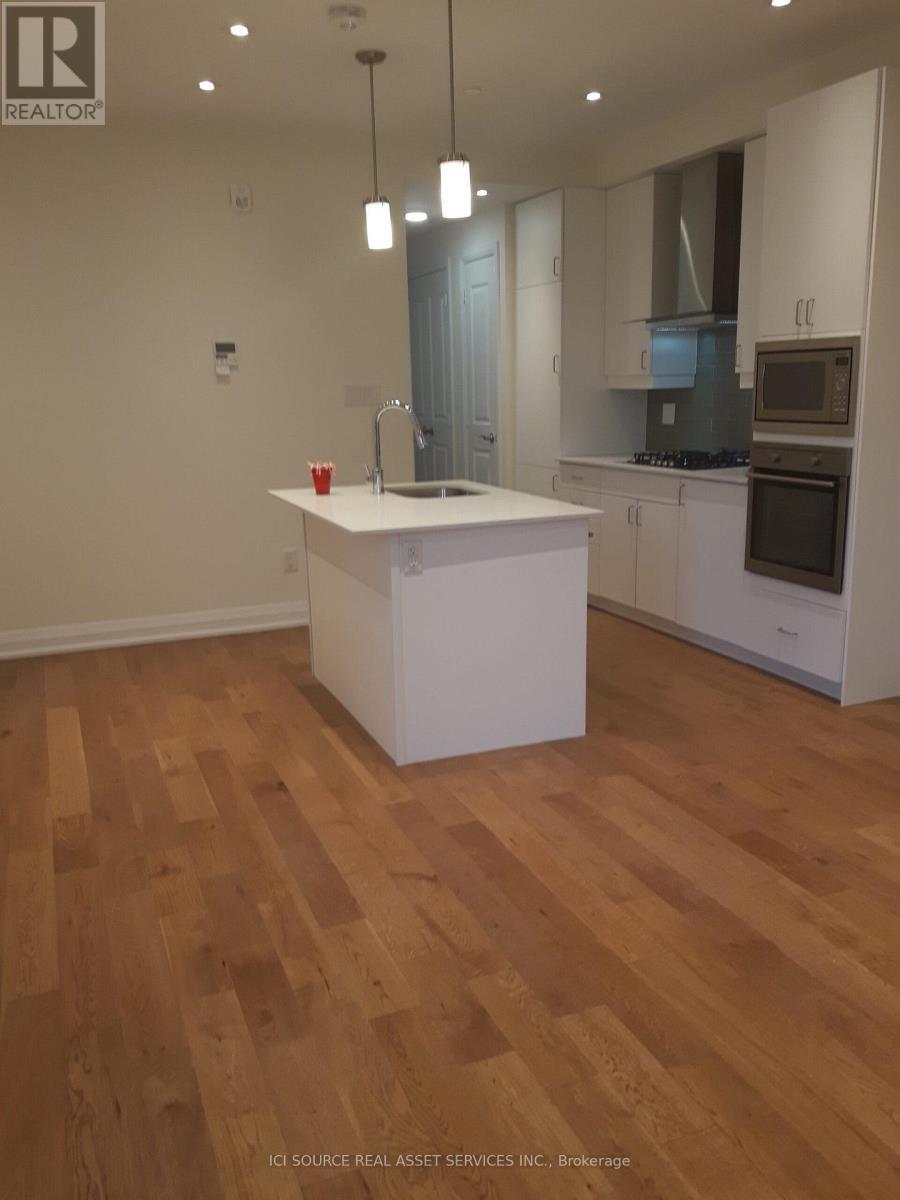 208 - 200 Woodbine Avenue, Toronto (the Beaches)