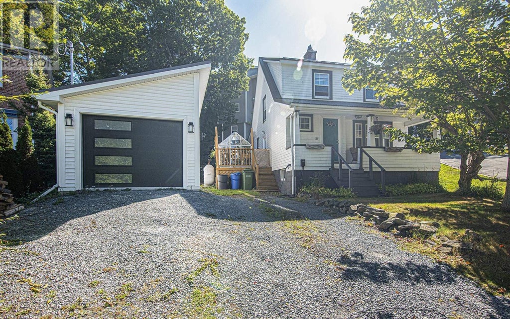 30 Woodbury Drive, Halifax