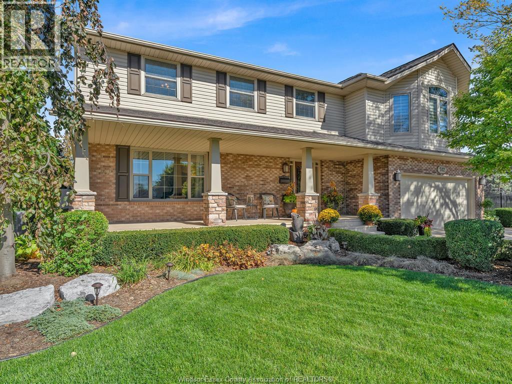 512 Cambridge Court, Tecumseh