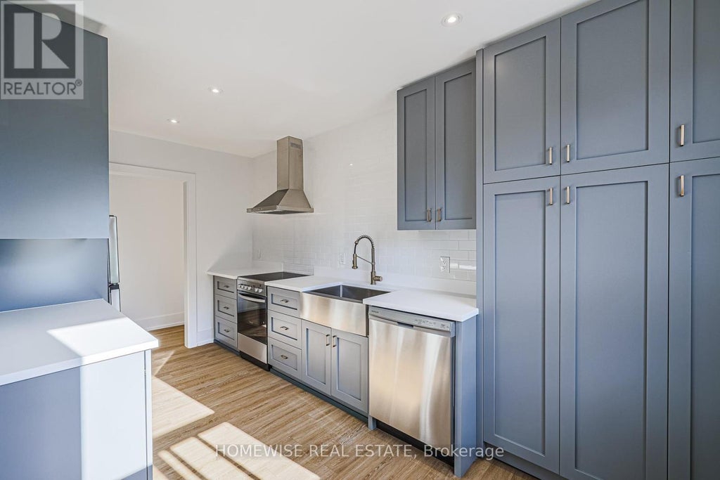 1 - 2066 Yonge Street, Toronto (yonge-Eglinton)