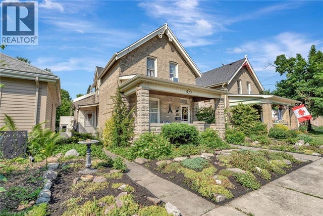 96 Walnut Street, Paris