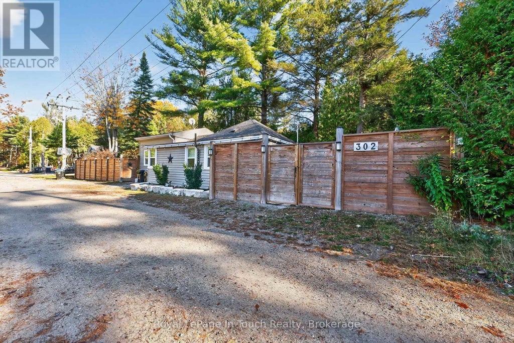 302 Concession 11 Road W, Tiny