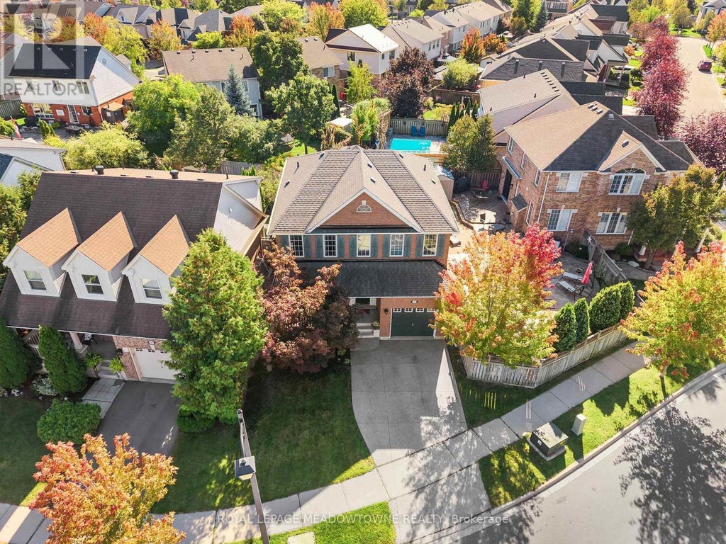 583 Caverhill Crescent, Milton (cl Clarke)