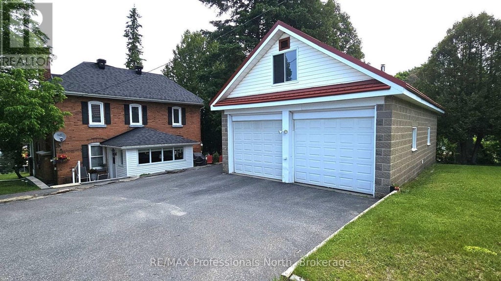 133 Main Street W, Huntsville (chaffey)