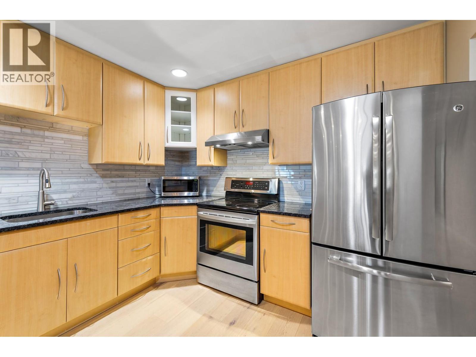 2900 Abbott Street Unit# 208. Kelowna, British Columbia