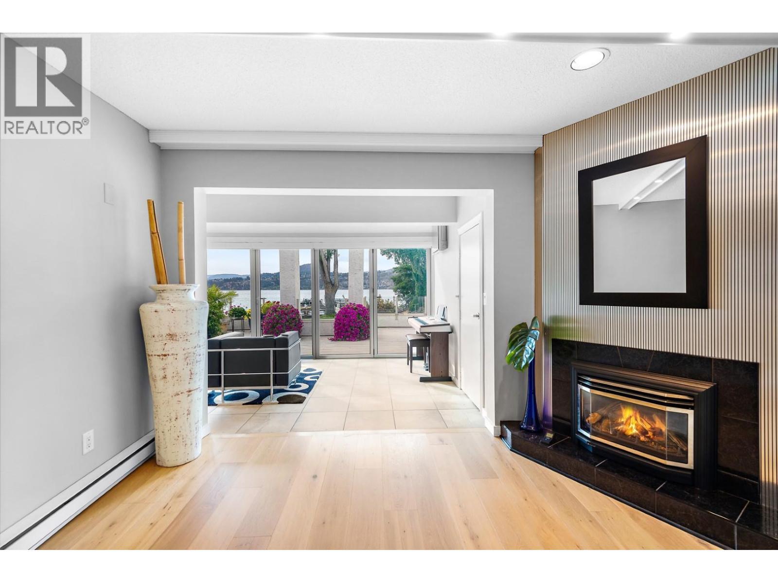 2900 Abbott Street Unit# 208. Kelowna, British Columbia