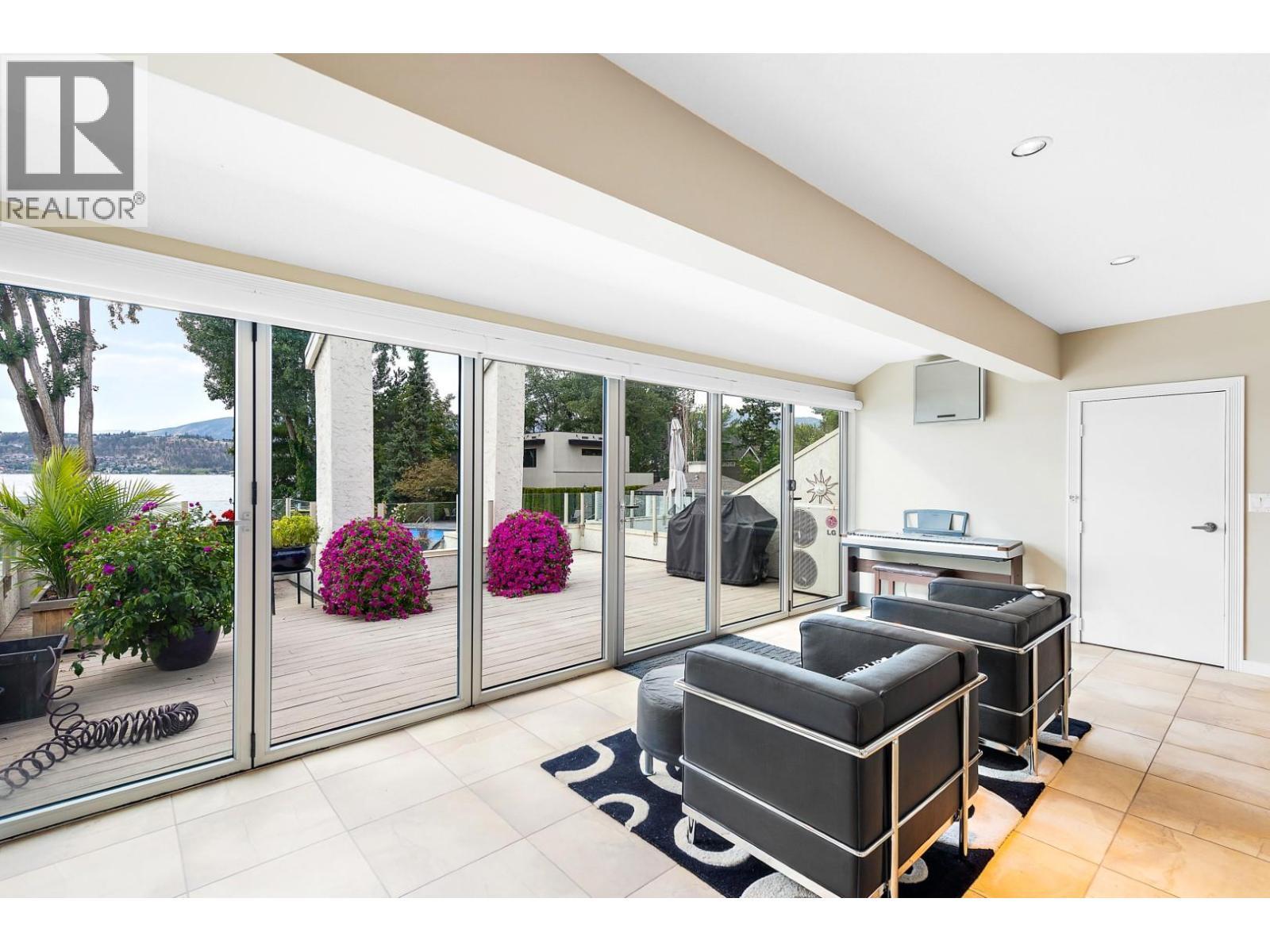 2900 Abbott Street Unit# 208. Kelowna, British Columbia