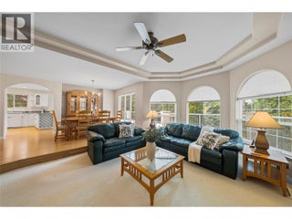 2660 Crestview Place. Blind Bay, British Columbia