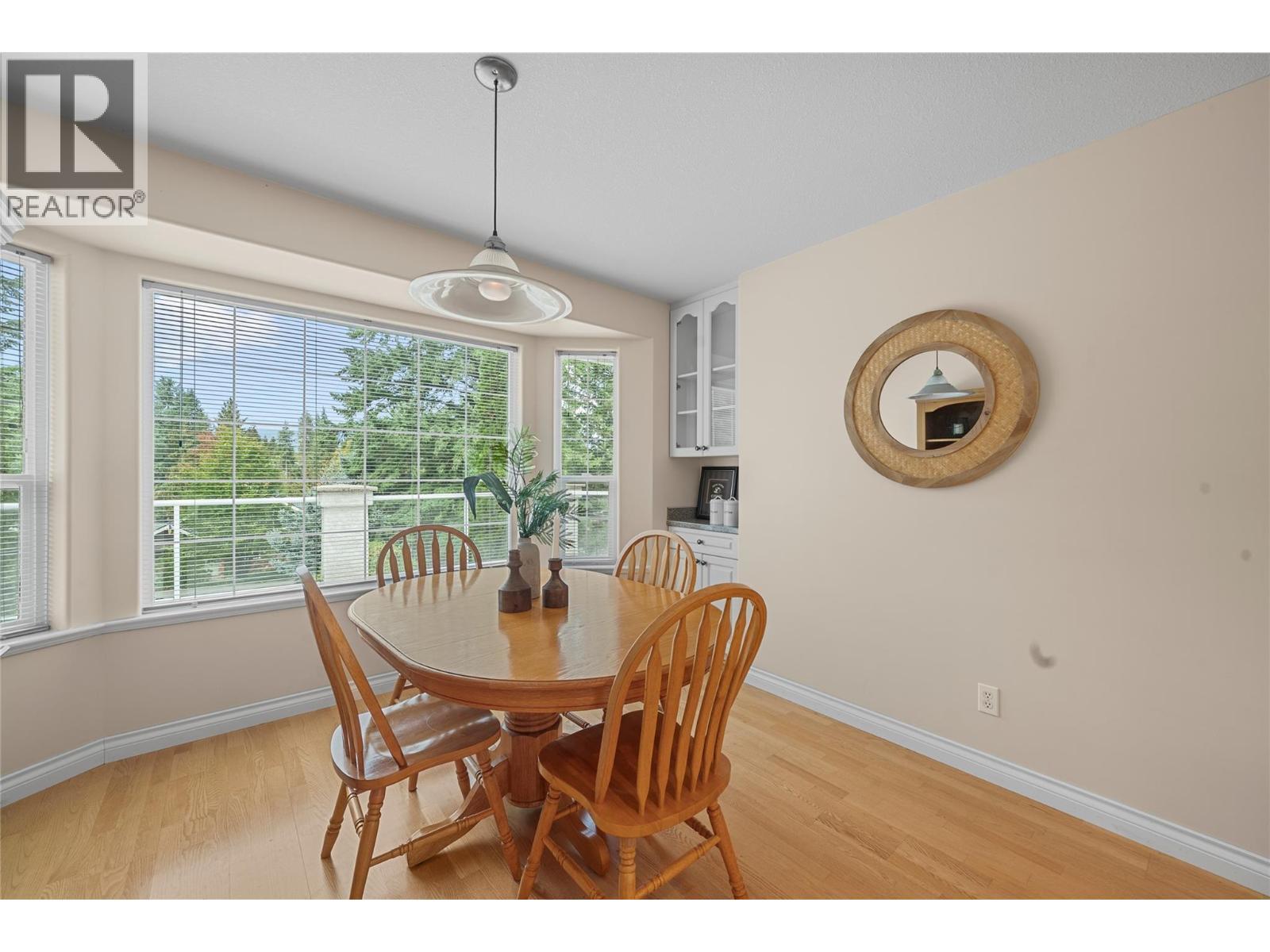 2660 Crestview Place. Blind Bay, British Columbia