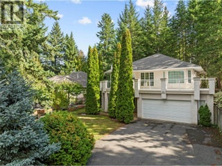 2660 Crestview Place. Blind Bay, British Columbia