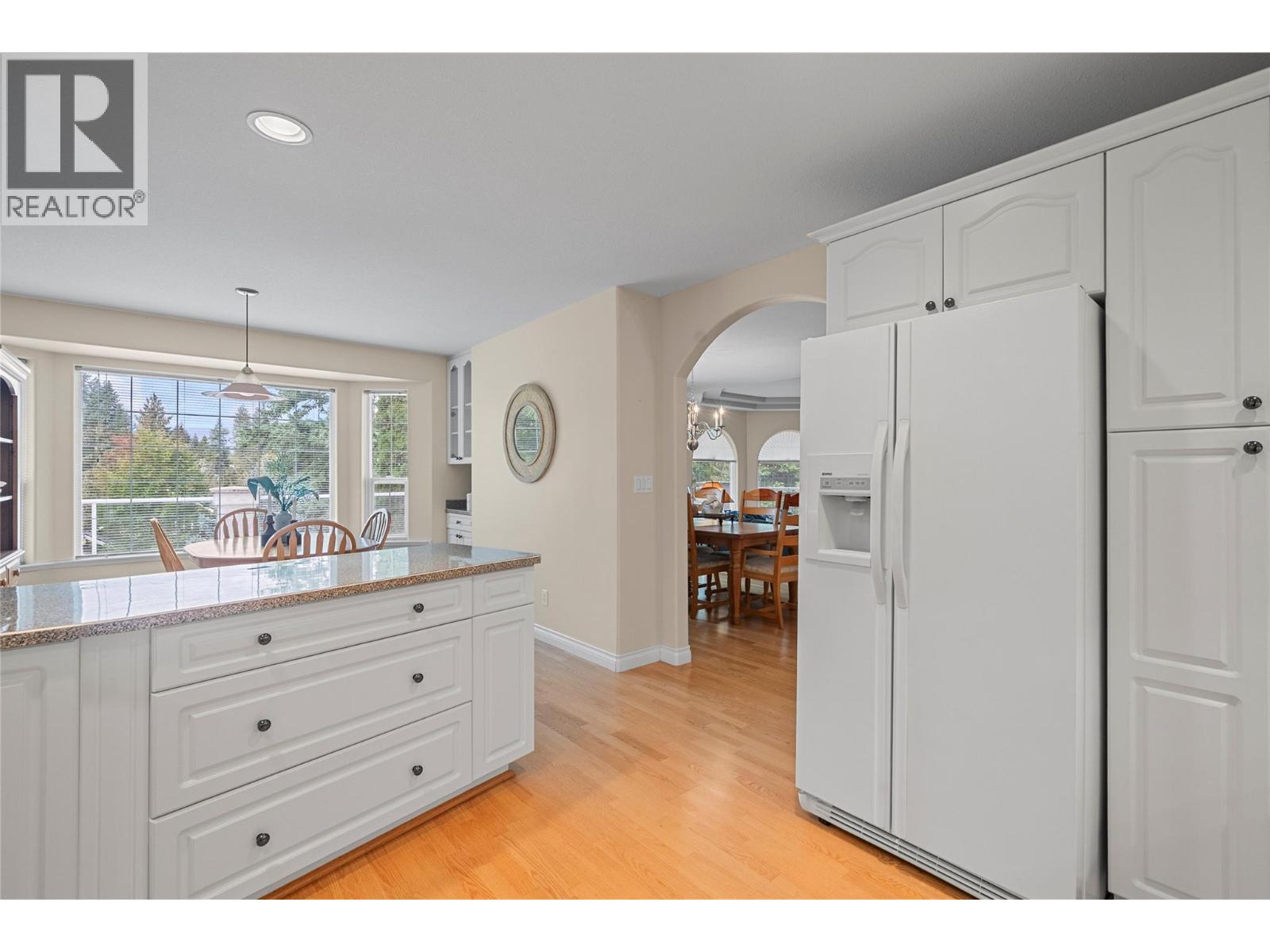 2660 Crestview Place. Blind Bay, British Columbia