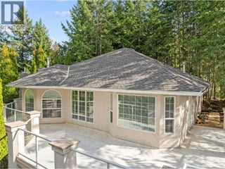 2660 Crestview Place. Blind Bay, British Columbia