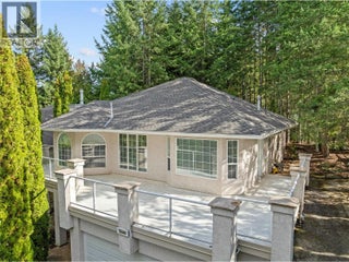 2660 Crestview Place. Blind Bay, British Columbia
