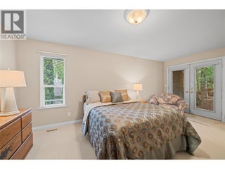 2660 Crestview Place. Blind Bay, British Columbia