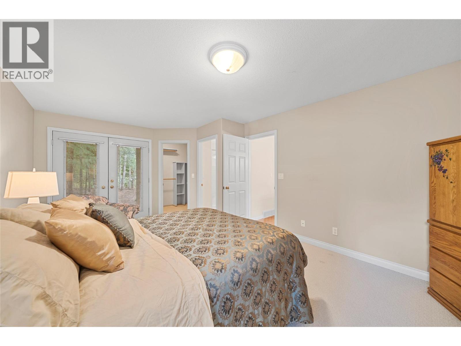 2660 Crestview Place. Blind Bay, British Columbia