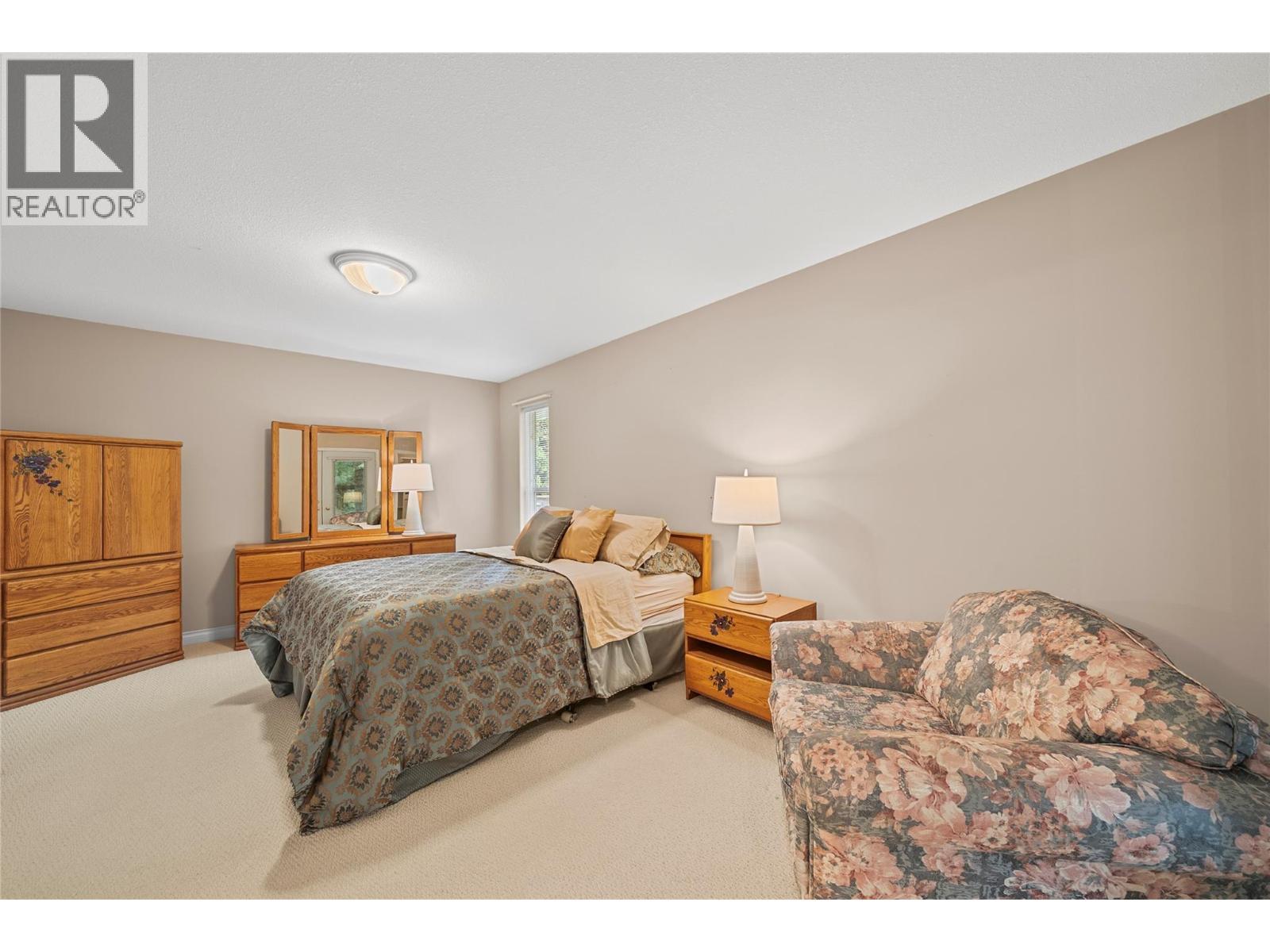 2660 Crestview Place. Blind Bay, British Columbia