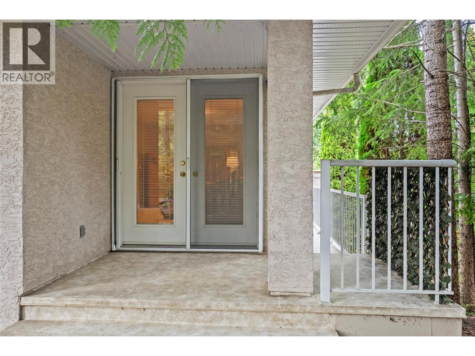 2660 Crestview Place. Blind Bay, British Columbia