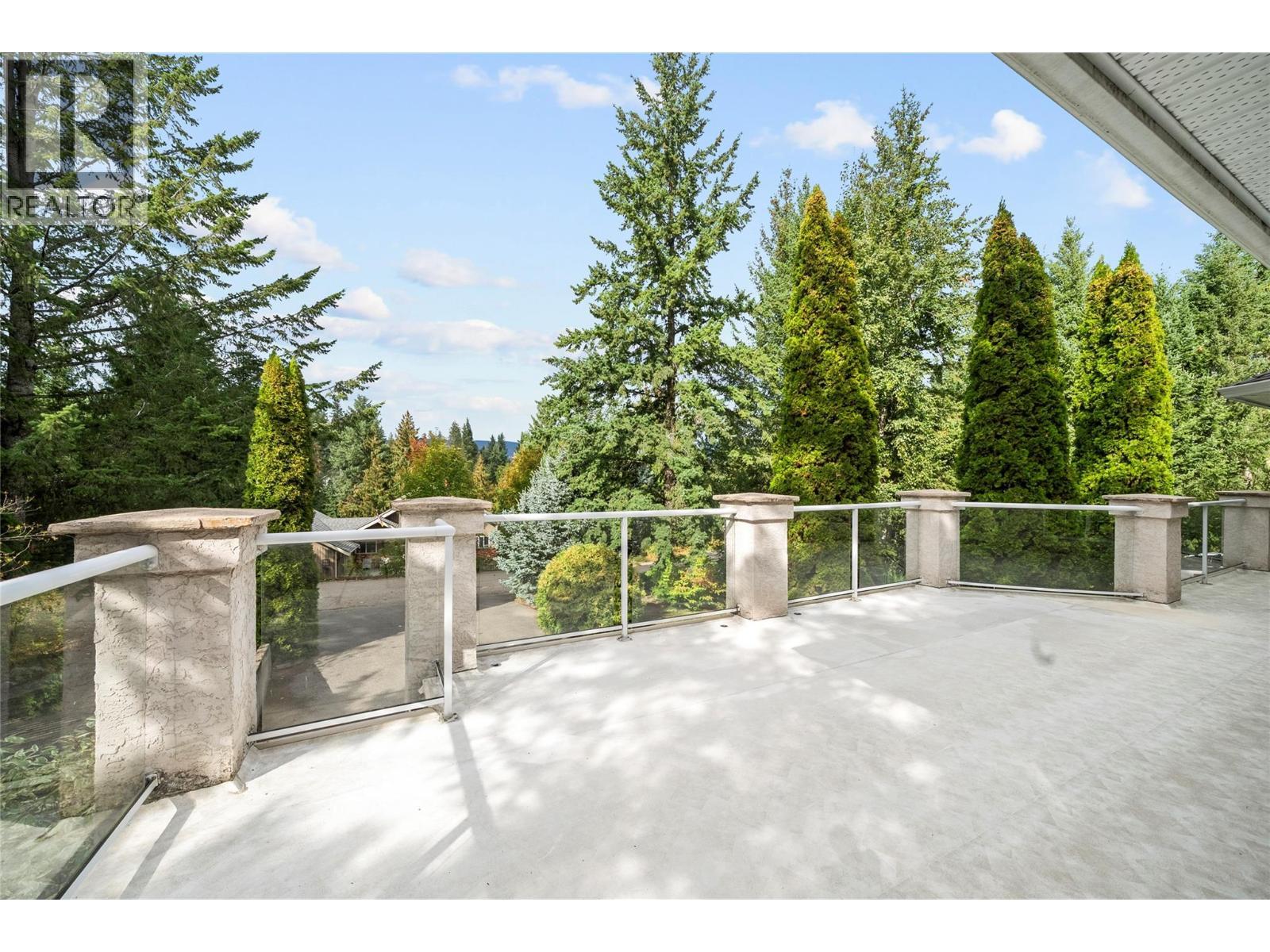 2660 Crestview Place. Blind Bay, British Columbia