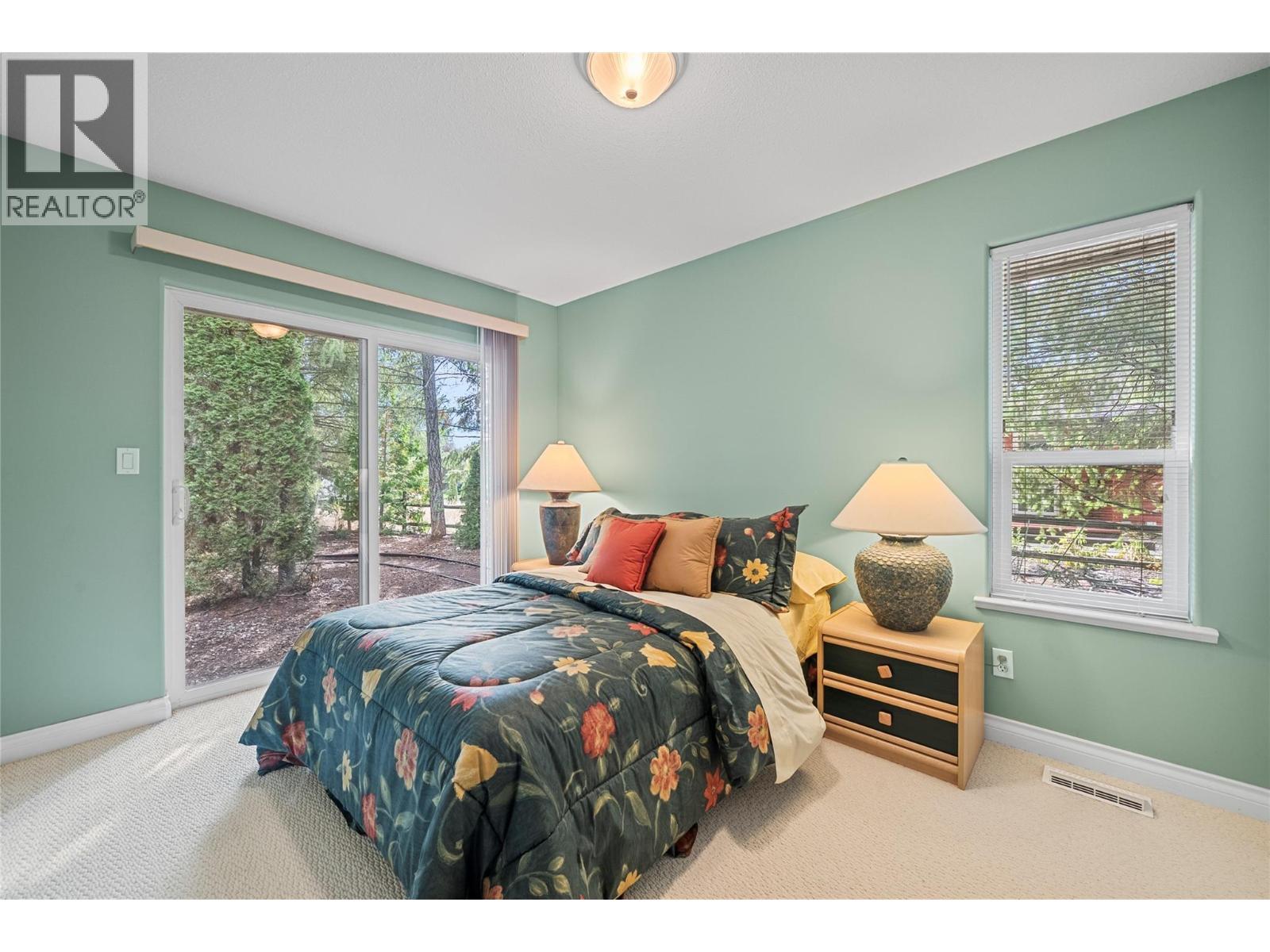 2660 Crestview Place. Blind Bay, British Columbia