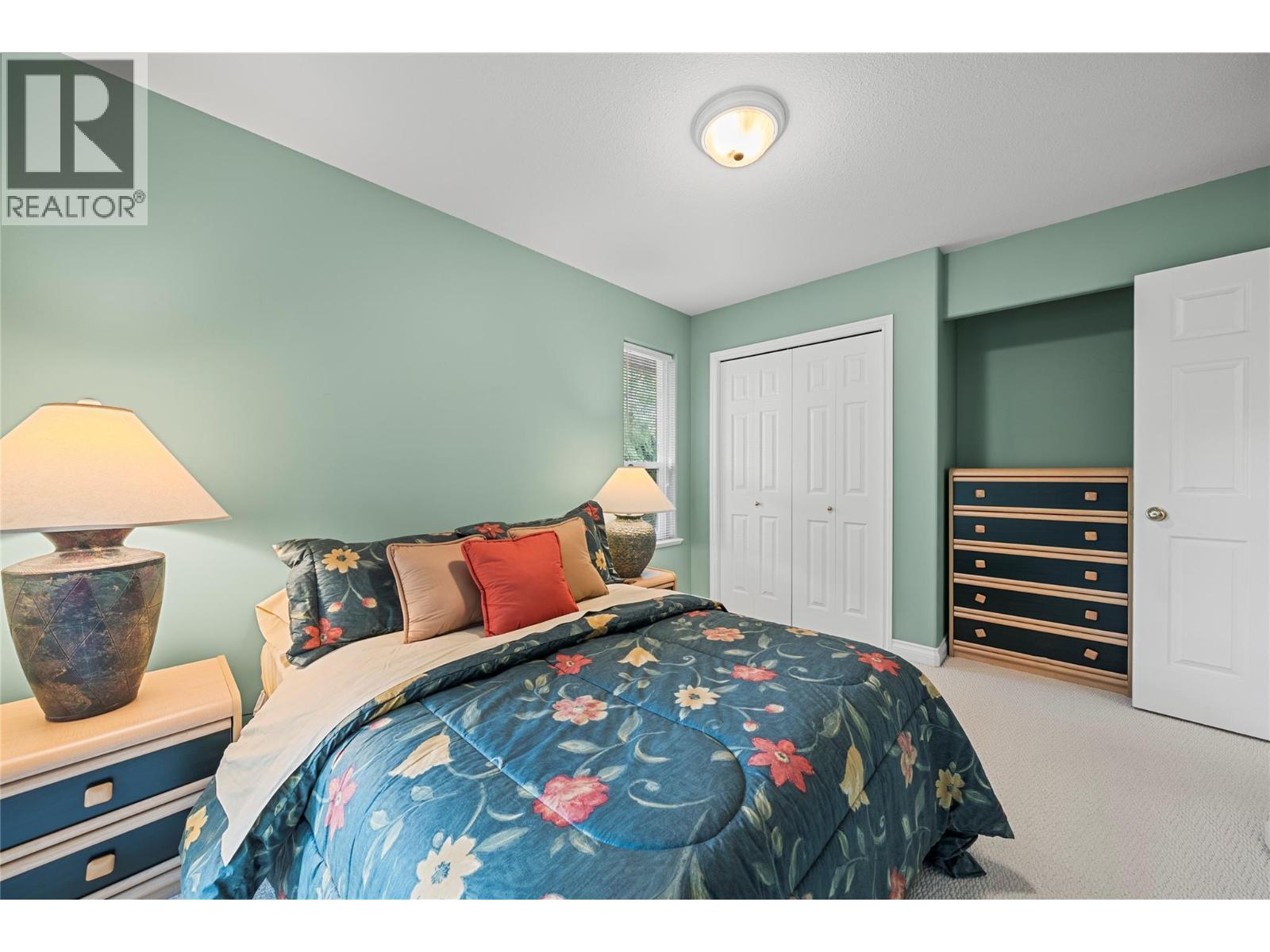 2660 Crestview Place. Blind Bay, British Columbia