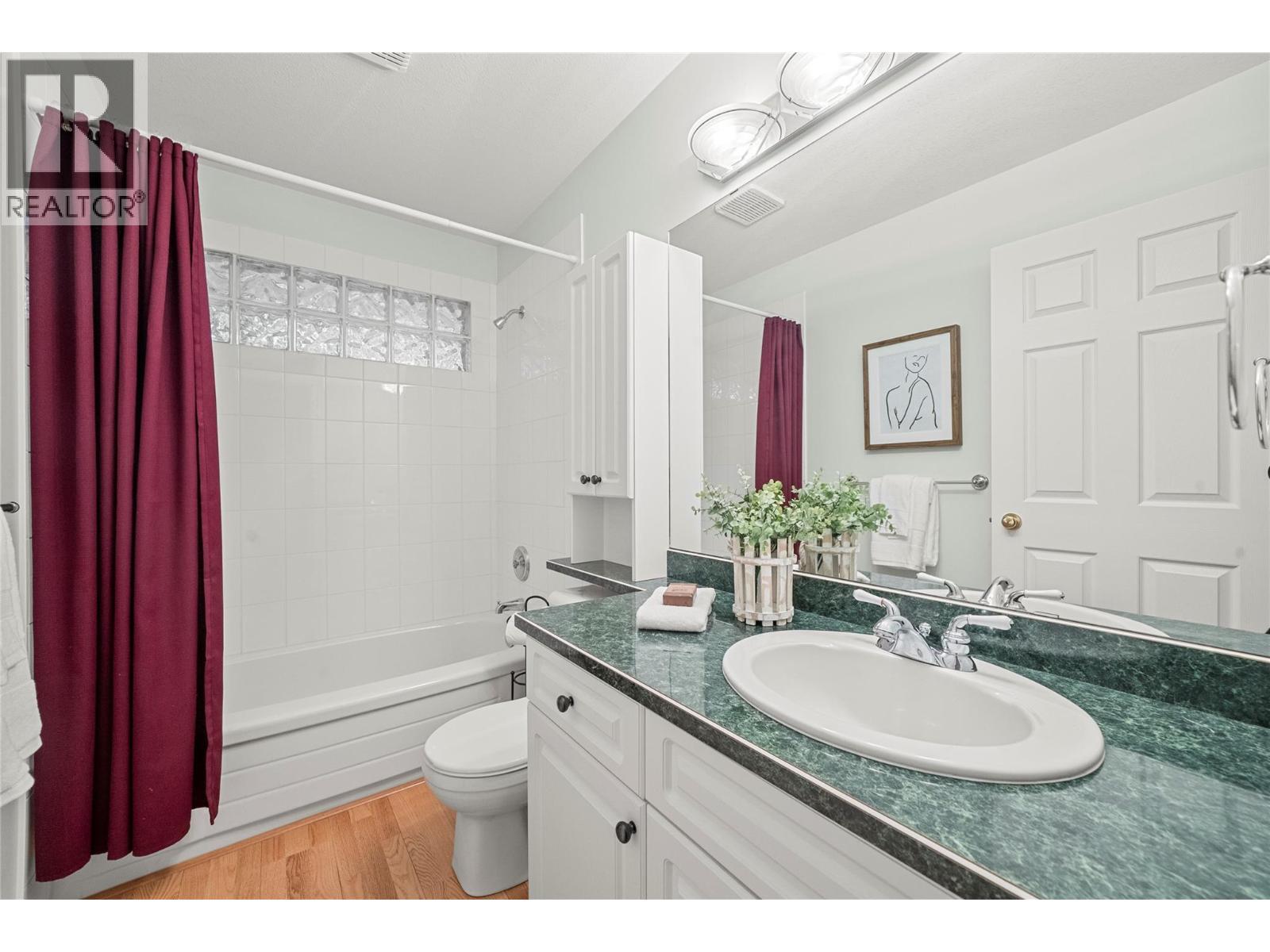 2660 Crestview Place. Blind Bay, British Columbia