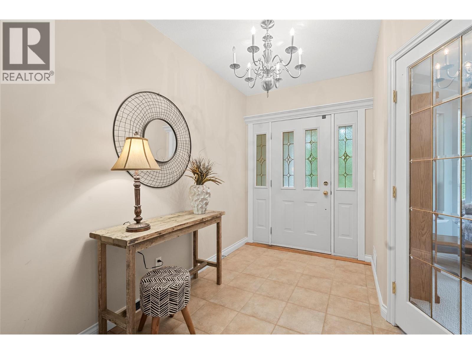 2660 Crestview Place. Blind Bay, British Columbia