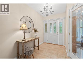 2660 Crestview Place. Blind Bay, British Columbia