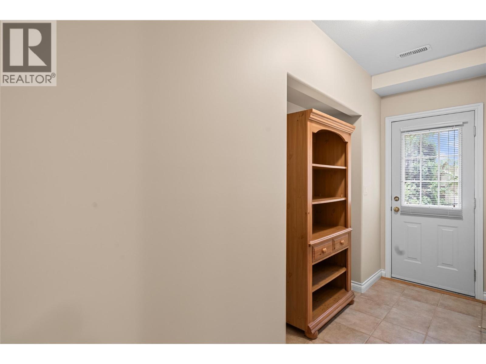 2660 Crestview Place. Blind Bay, British Columbia